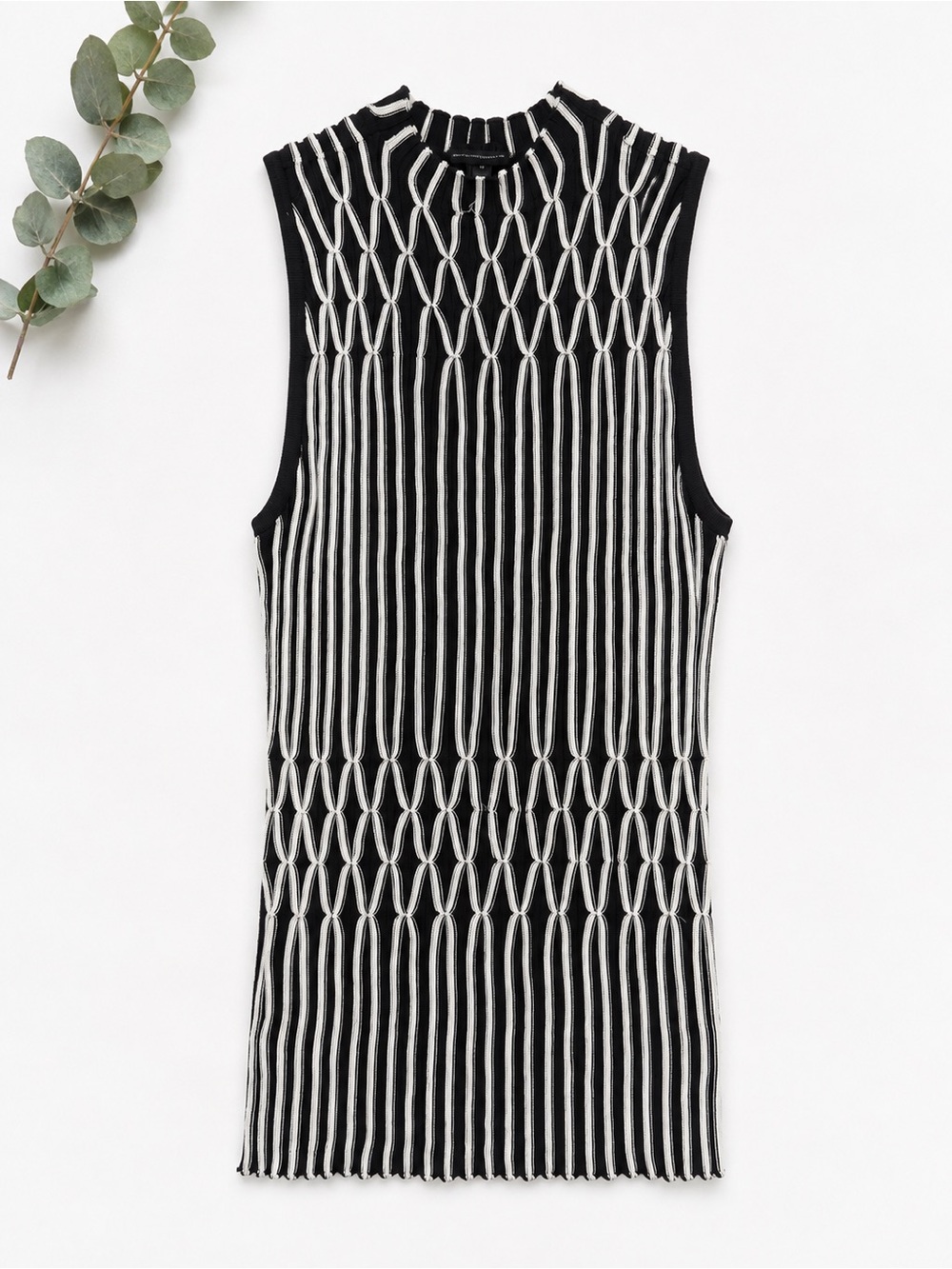 White House Black Market Black & White Textured Knit Sleeveless Shell